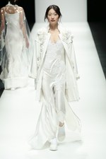 グエン・コン・チー 2017年秋冬コレクション - 街に安らぎをもたらすベトナムの花売り娘｜写真22