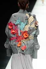 グエン・コン・チー 2017年秋冬コレクション - 街に安らぎをもたらすベトナムの花売り娘｜写真31