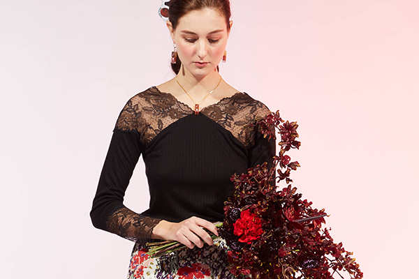 シアタープロダクツの限定ストアが伊勢丹新宿店に、花柄ウェアや限定アクセサリーを販売