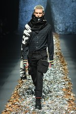 ディスカバード 17年秋冬コレクション - プライマル・スクリームの楽曲を元に、反ミリタリーを呈する｜写真1