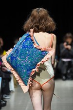 モト ゴー 2017年秋冬コレクション - 眠りと学校と遊び、懐かしい少年時代の日常が浮かび上がる｜写真9