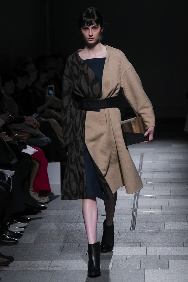 ハナエモリ マニュスクリ(Hanae Mori manuscrit) 2017-18年秋冬ウィメンズコレクション シルエット - 写真1