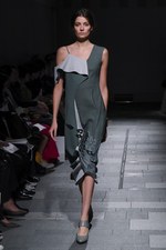 ハナエモリ マニュスクリ 2017年秋冬コレクション - 異なるものを共存させ、大地の自然を洋服に｜写真18