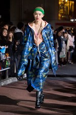 ディーベック 2017年春夏コレクション、原宿・キャットストリートに舞い降りた“新アウトドアウェア”｜写真12