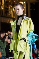 ディーベック 2017年春夏コレクション、原宿・キャットストリートに舞い降りた“新アウトドアウェア”｜写真17