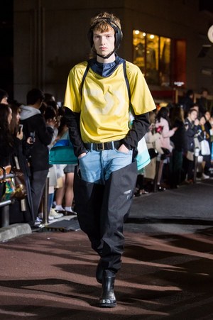 ディーベック 2017年春夏コレクション、原宿・キャットストリートに舞い降りた“新アウトドアウェア”｜写真4