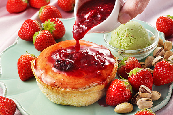 「焼きたてミニチーズタルト　つぶつぶいちご×ピスタチオ」