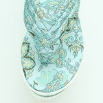 ジェフリーキャンベルの“下駄風”厚底サンダル 、ブルーとホワイトのボタニカル柄デザイン｜写真4