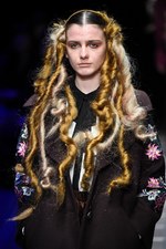 ミューラル 2017-18年秋冬コレクション - 温かなハートの中で感じたもの寂しさ｜写真25