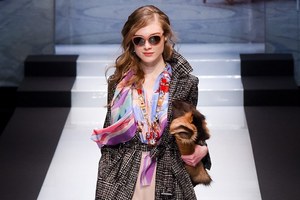 ユキ トリヰ インターナショナル 17-18年秋冬コレクション - 柄や色でスタイリングに華を添えて