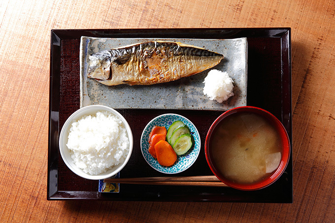 サバの塩焼き専門店「なのに。」東京・大森に - メニューは鯖の塩焼き定食のみ、1日50食限定｜写真1