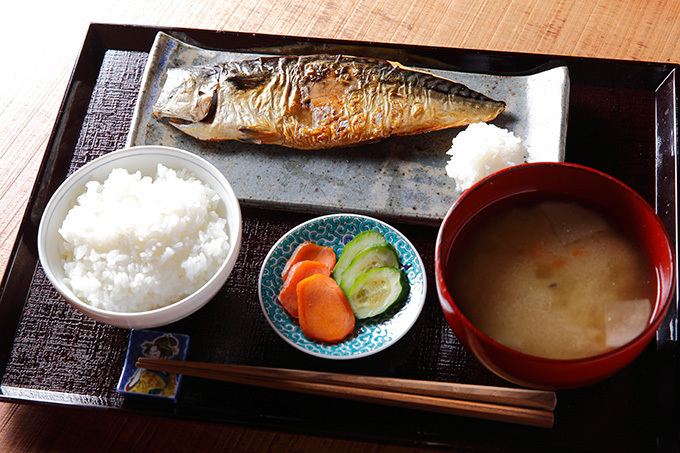 サバの塩焼き専門店「なのに。」東京・大森に - メニューは鯖の塩焼き定食のみ、1日50食限定｜写真2