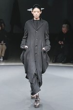 ロギーケイ 2017-18年秋冬コレクション - “共存”のテーマを円環のモチーフで表現｜写真15