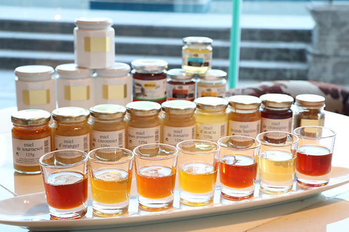 ホテル ラ・スイート神戸ハーバーランド「ハニーハニーアフタヌーンティー」世界中の約15種から選ぶ蜂蜜 | 写真