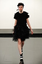 トリコ・コム デ ギャルソン17年秋冬コレクション - ミックスによる重層構造に軽やかな風を吹かせて｜写真4