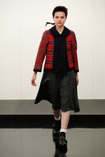 トリコ・コム デ ギャルソン17年秋冬コレクション - ミックスによる重層構造に軽やかな風を吹かせて｜写真17