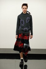 トリコ・コム デ ギャルソン17年秋冬コレクション - ミックスによる重層構造に軽やかな風を吹かせて｜写真29