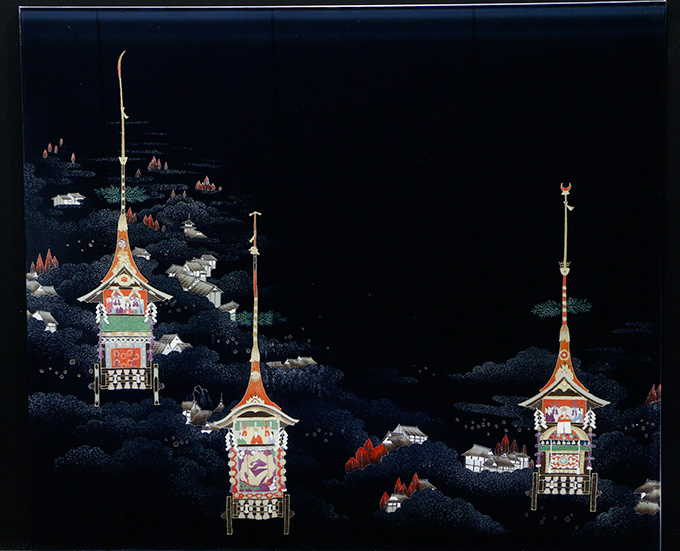 「和硝子の世界」展が岐阜・飛騨高山で開催、着物や西陣織の帯を封じ込めたガラスアートを町家空間で｜写真6