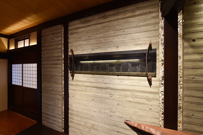 「和硝子の世界」展が岐阜・飛騨高山で開催、着物や西陣織の帯を封じ込めたガラスアートを町家空間で｜写真10