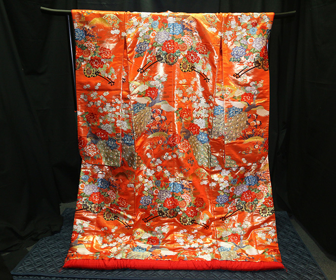 「和硝子の世界」展が岐阜・飛騨高山で開催、着物や西陣織の帯を封じ込めたガラスアートを町家空間で｜写真4