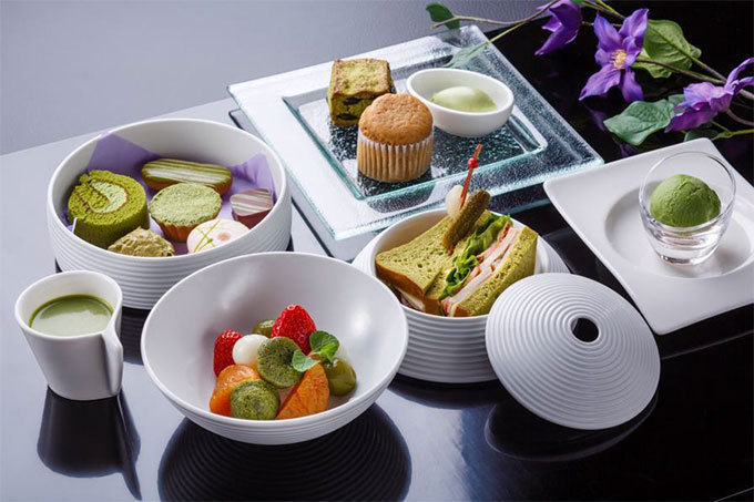 抹茶スイーツ3段重のアフタヌーンティーセット「緑菓の重」- ストリングスホテル東京で | 写真