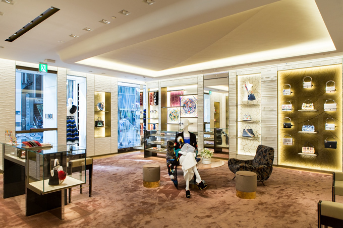 フェンディ国内最大旗艦店が銀座 ギンザ シックスに 世界初ファーウェアのメイド トゥ オーダー ファッションプレス