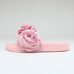 ジェフリーキャンベルから、大ぶりのバラが咲く新作フラットサンダル｜写真2