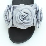 ジェフリーキャンベルから、大ぶりのバラが咲く新作フラットサンダル｜写真7