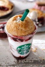 海外限定　スターバックス　ピンパッジ　非販売  チェリーフラペチーノ ザクザク崩す新体験！スタバから「アメリカン チェリー パイ