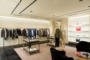 アレキサンダー・マックイーンの新店舗がギンザ シックスに - スタッズを施した限定スニーカー発売｜写真5