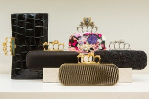 アレキサンダー・マックイーンの新店舗がギンザ シックスに - スタッズを施した限定スニーカー発売｜写真2