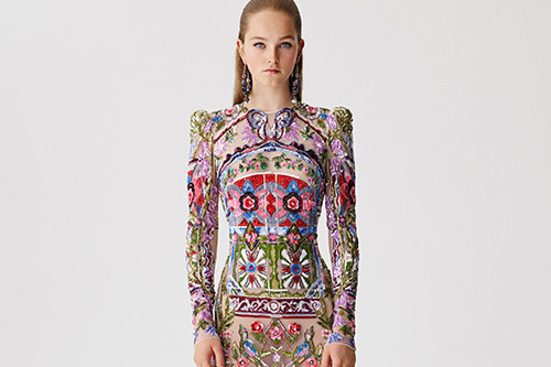 ロングドレスまとめ - シースルー、光沢感、シルエットで美しく魅せる