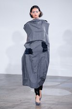 ロングドレスまとめ - シースルー、光沢感、シルエットで美しく魅せる｜写真11