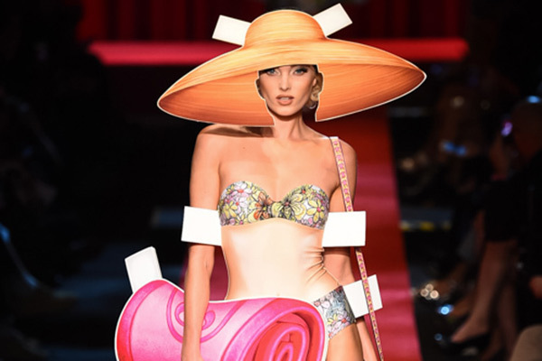 エメラルドグリーン｜都会で着る「ビーチウェア」プラダ・ミュウミュウなど人気ブランドから学ぶコーディネート術