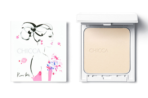 ショーウィンドウ｜CHICCA×イラストレーターのケリー・ヘス「キッカ ラディアントヌード プレストパウダー」登場