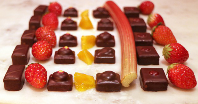 仏・ショコラトリー「イルサンジェー」春の新作 - 苺のジュレやガナッシュ、マジパンの4層ショコラ | 写真