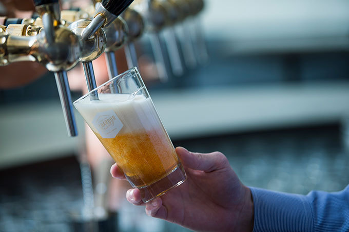 「ホップアンドイーツ」を天王洲で - 醸造所4社16種のクラフトビール飲み比べ、BBQ食べ放題 | 写真