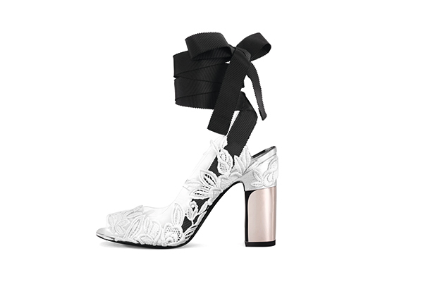 2017年春夏コレクション｜ロジェ ヴィヴィエ 17年春夏新作、刺繍やレザーカットで花々をあしらったシューズ＆バッグ