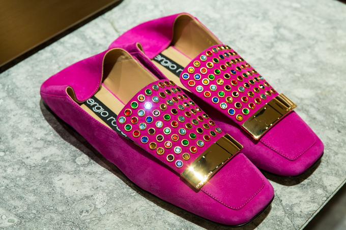 ディオール(DIOR), ヴァレンティノ(VALENTINO), フェンディ(FENDI), ロエベ(LOEWE), ディスコード ヨウジヤマモト(discord Yohji Yamamoto), ヴェルサーチェ(VERSACE), モスキーノ(MOSCHINO), マックイーン(McQueen), ジョウタロウ サイトウ(JOTARO SAITO), ヴィヴィアン・ウエストウッド(Vivienne Westwood) ギンザ シックス｜写真102