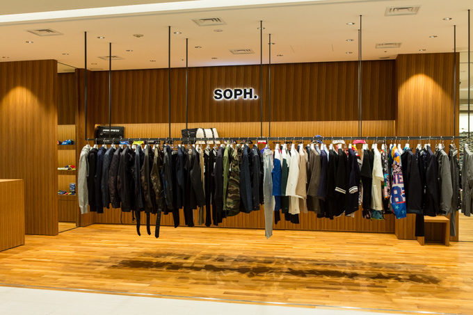 ディオール(DIOR), ヴァレンティノ(VALENTINO), フェンディ(FENDI), ロエベ(LOEWE), ディスコード ヨウジヤマモト(discord Yohji Yamamoto), ヴェルサーチェ(VERSACE), モスキーノ(MOSCHINO), マックイーン(McQueen), ジョウタロウ サイトウ(JOTARO SAITO), ヴィヴィアン・ウエストウッド(Vivienne Westwood) ギンザ シックス｜写真139