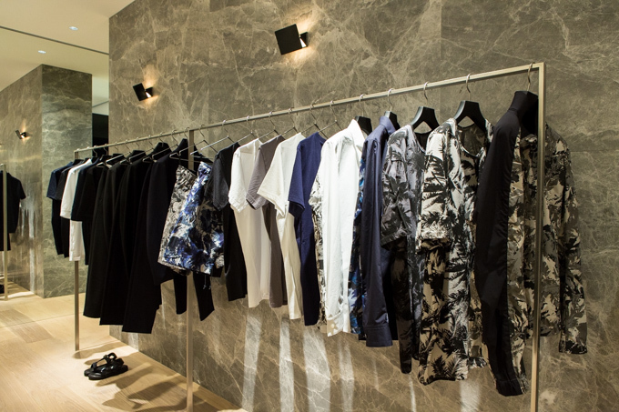 ディオール(DIOR), ヴァレンティノ(VALENTINO), フェンディ(FENDI), ロエベ(LOEWE), ディスコード ヨウジヤマモト(discord Yohji Yamamoto), ヴェルサーチェ(VERSACE), モスキーノ(MOSCHINO), マックイーン(McQueen), ジョウタロウ サイトウ(JOTARO SAITO), ヴィヴィアン・ウエストウッド(Vivienne Westwood) ギンザ シックス｜写真141
