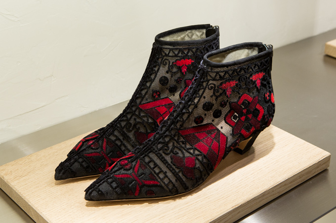 ディオール(DIOR), ヴァレンティノ(VALENTINO), フェンディ(FENDI), ロエベ(LOEWE), ディスコード ヨウジヤマモト(discord Yohji Yamamoto), ヴェルサーチェ(VERSACE), モスキーノ(MOSCHINO), マックイーン(McQueen), ジョウタロウ サイトウ(JOTARO SAITO), ヴィヴィアン・ウエストウッド(Vivienne Westwood) ギンザ シックス｜写真13