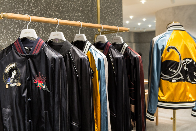 ディオール(DIOR), ヴァレンティノ(VALENTINO), フェンディ(FENDI), ロエベ(LOEWE), ディスコード ヨウジヤマモト(discord Yohji Yamamoto), ヴェルサーチェ(VERSACE), モスキーノ(MOSCHINO), マックイーン(McQueen), ジョウタロウ サイトウ(JOTARO SAITO), ヴィヴィアン・ウエストウッド(Vivienne Westwood) ギンザ シックス｜写真34