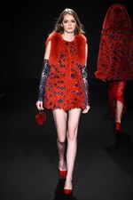 ロイヤル チエ 2017-18年秋冬コレクション - 赤からはじまるフェミニンな幻想世界｜写真2