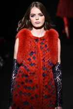 ロイヤル チエ 2017-18年秋冬コレクション - 赤からはじまるフェミニンな幻想世界｜写真3