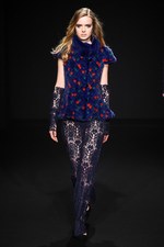 ロイヤル チエ 2017-18年秋冬コレクション - 赤からはじまるフェミニンな幻想世界｜写真4