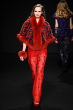 ロイヤル チエ 2017-18年秋冬コレクション - 赤からはじまるフェミニンな幻想世界｜写真6