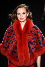 ロイヤル チエ 2017-18年秋冬コレクション - 赤からはじまるフェミニンな幻想世界｜写真7