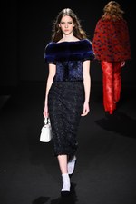 ロイヤル チエ 2017-18年秋冬コレクション - 赤からはじまるフェミニンな幻想世界｜写真12