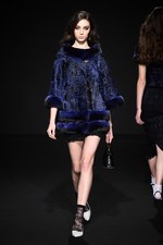 ロイヤル チエ 2017-18年秋冬コレクション - 赤からはじまるフェミニンな幻想世界｜写真13